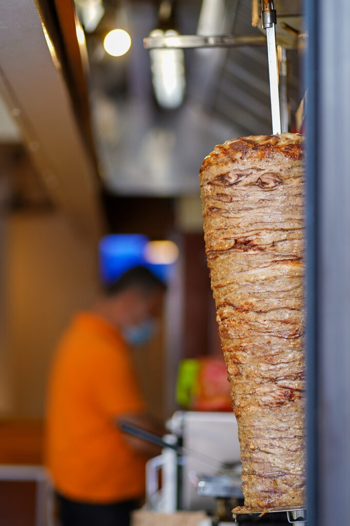 image-5-682x1024 Kebab shish, shish kebab, doner kebab - bisakah Anda membedakannya?　Semua tentang kebab dalam tiga menit.